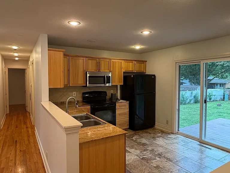 1121 Driftwood Dr — Photo 5