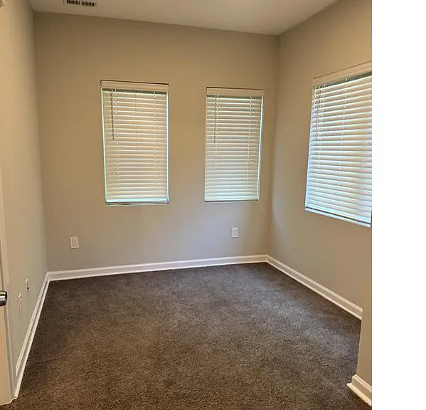 2622 University Pl NW #204 — Photo 11
