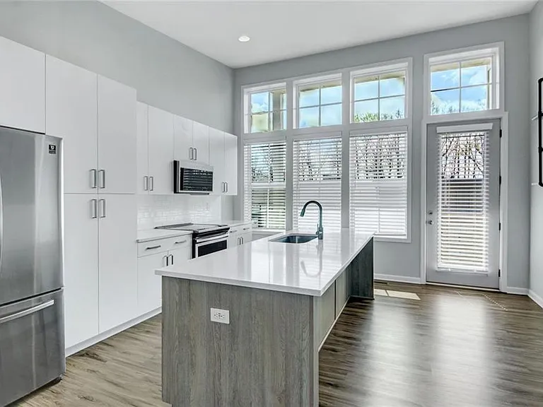 900 Brees Ct NW — Photo 3