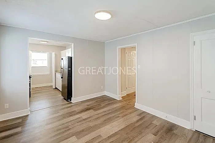 3 bed, 1.0 bath, 892 sqft, $872 — Photo 4