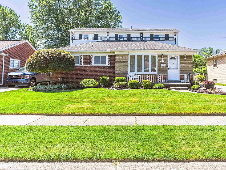 1st image of 22024 Trombly St
