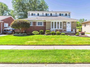 22024 Trombly St, Saint Clair Shores, MI 48080