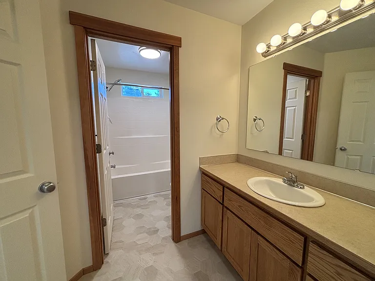 610 Maple St #MAIN — Photo 23