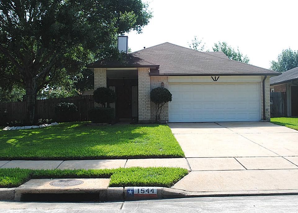 1st image of 1544 Baird Ave