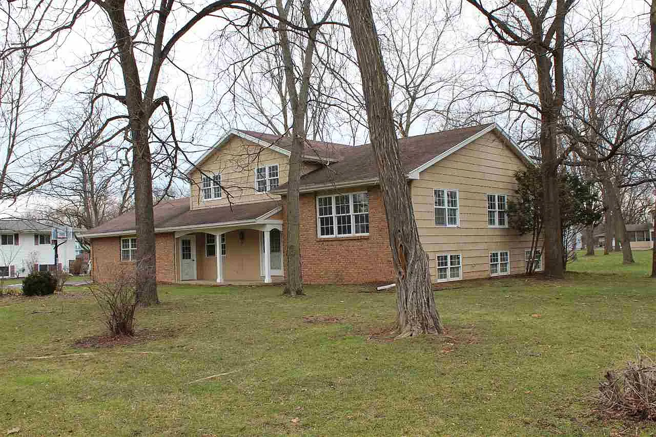 6985 Surrey Ln photo 1