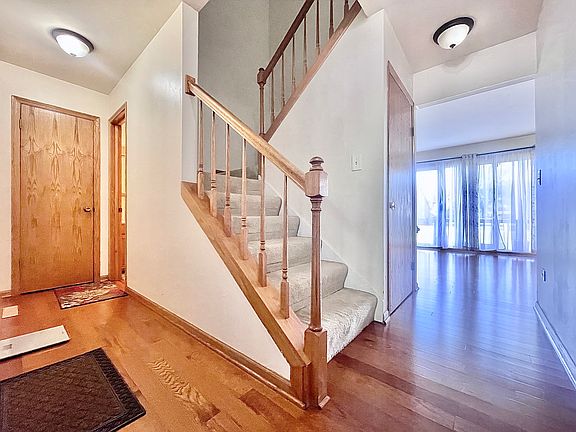 4th image of 870 Catherine Ct