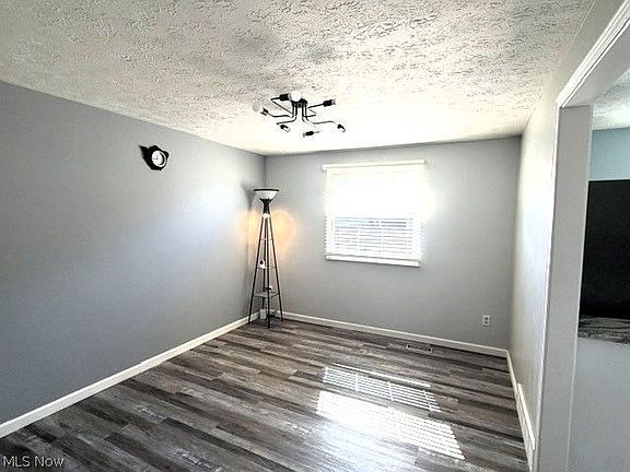 4th image of 7433 Noble Ct