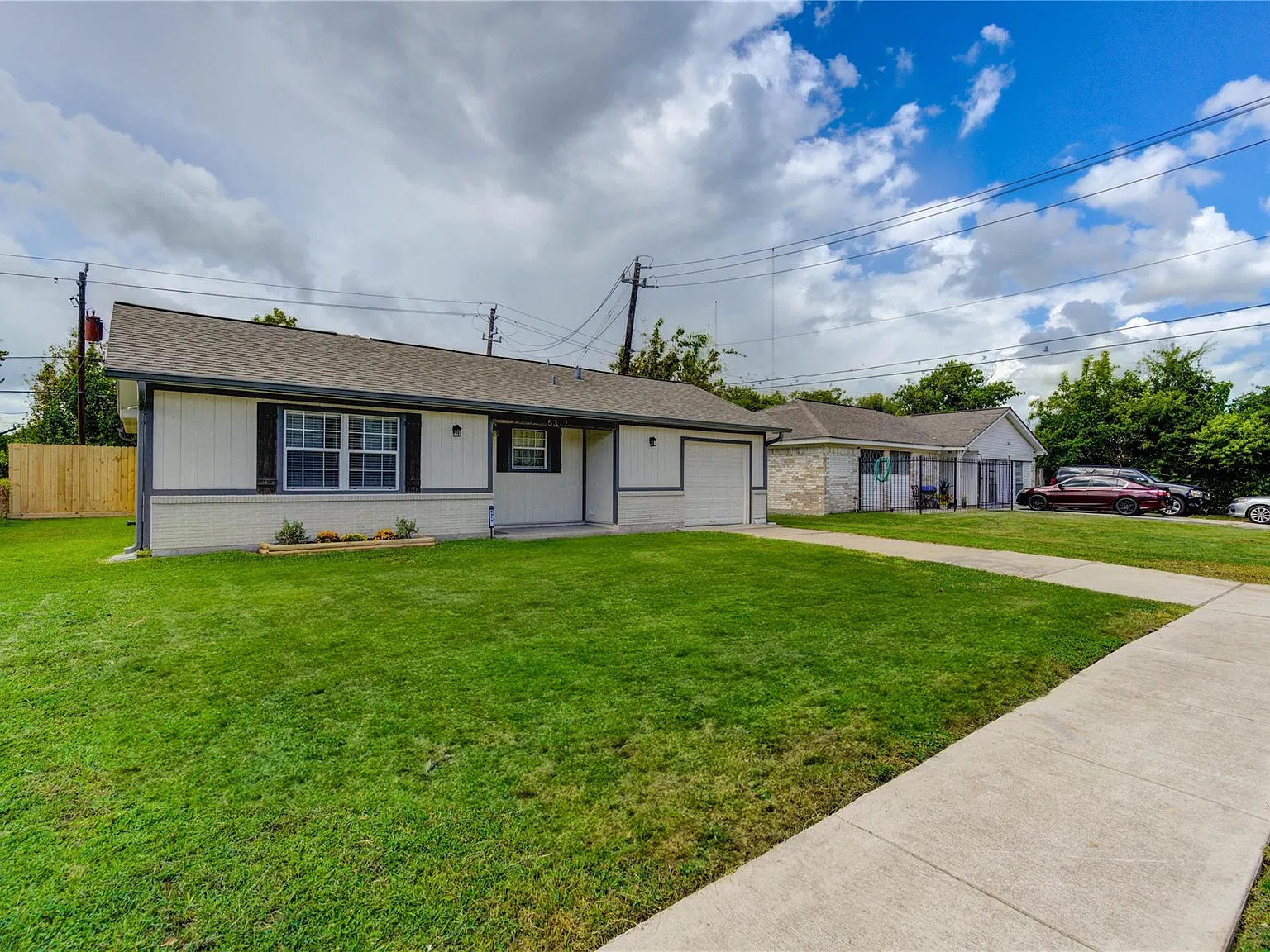 3 bed, 1.0 bath, 1013 sqft, $1,600 — Photo 1
