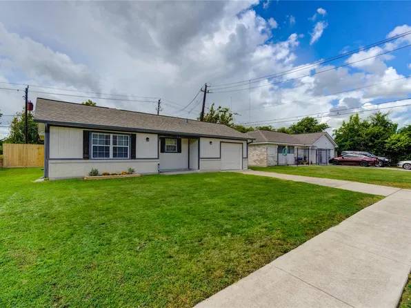 5317 Crestmont St, Baytown, TX 77521