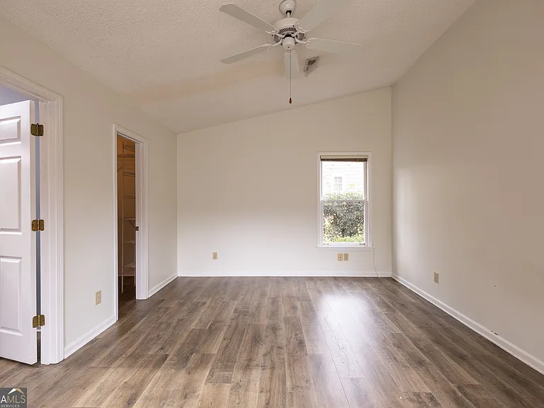 112 Glendale Dr — Photo 15
