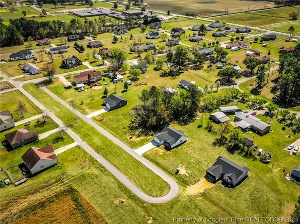 909 Brookfield Dr, Pembroke, NC 28372