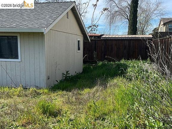 5th image of 190 Raye Ave