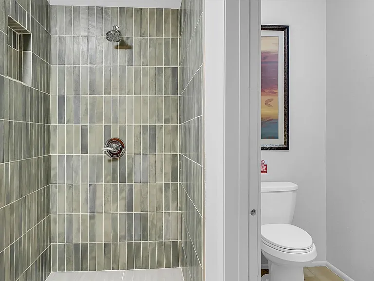 Riverside Suites — Photo 46