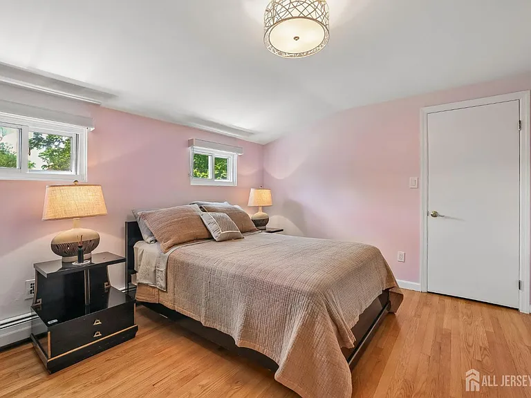 207 Stoughton Ave — Photo 19