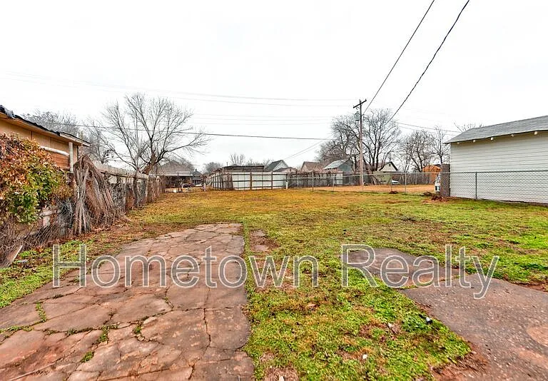 321 SE 25th St — Photo 30