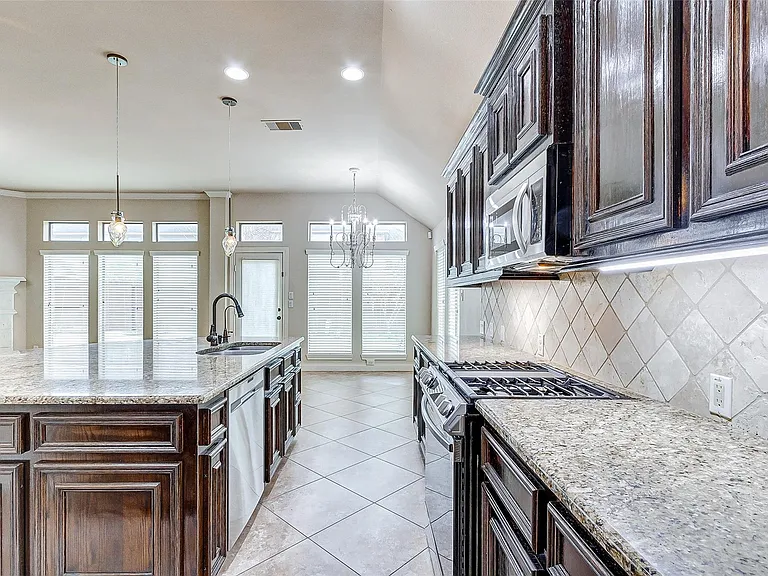 27923 Silverstream Ct — Photo 29