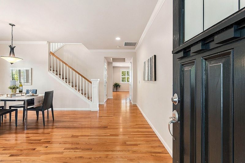 4th image of 5621 NE 5th Court