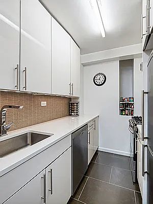 4th image of 425 E 63rd St APT W9c