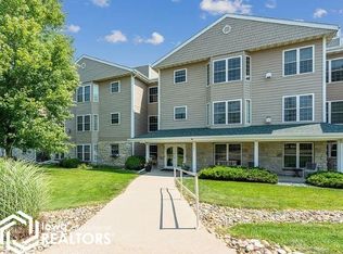 711 16th Ave #U203, Grinnell, IA 50112