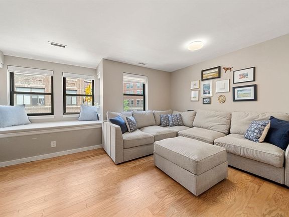 4th image of 376 Commercial St APT 2B