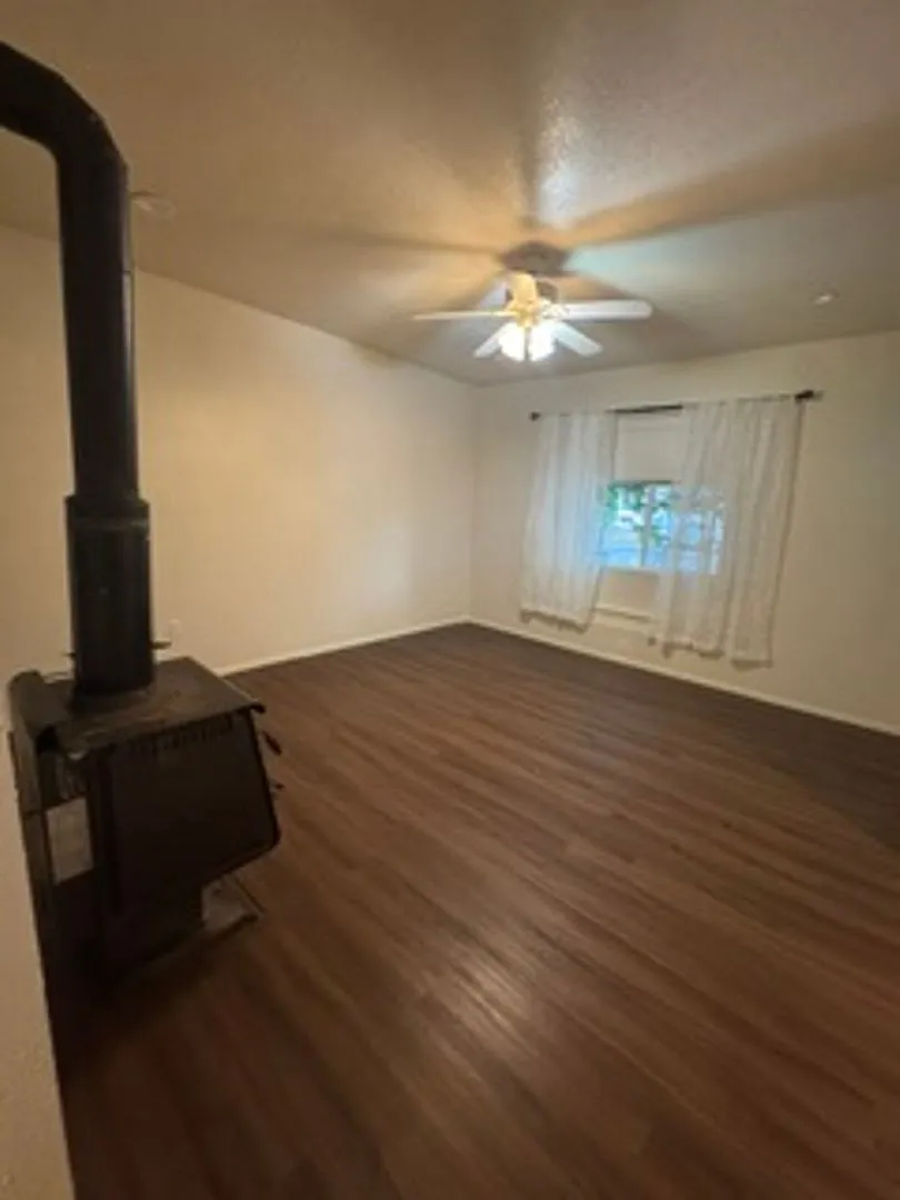 3 Bedroom 1 bathroom Spacious Home — Photo 3