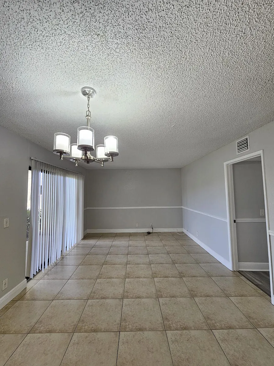 Building Photo - 1453 Lake Crystal Dr #D