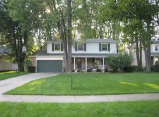 4056 Dryden Dr, North Olmsted, OH