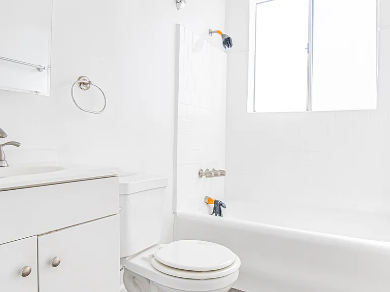 1454 W 3rd St #203 — Photo 5