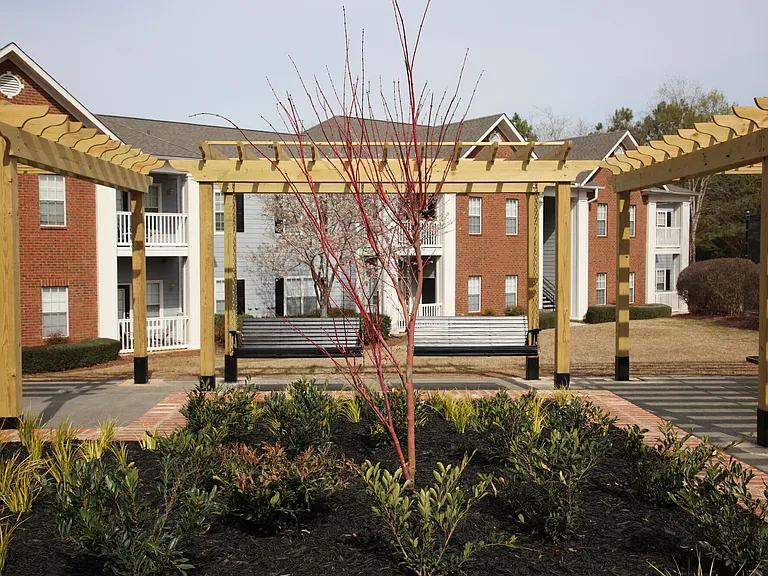 Magnolia Commons Serenity Swing Garden