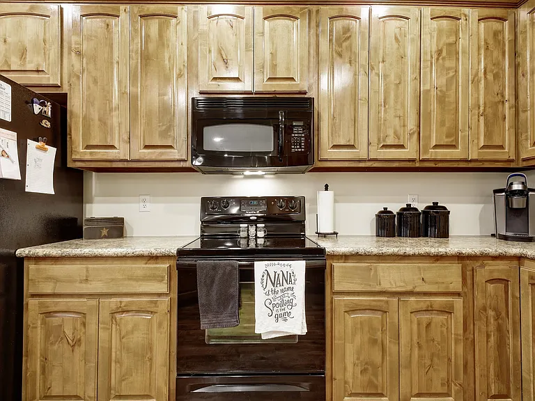 2251 Hazelwood Dr — Photo 7