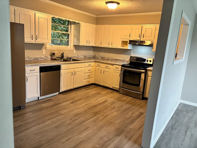103 Hutchinson Dr — Photo 7