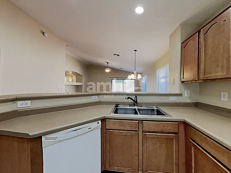 414 S 114th Ave — Photo 5