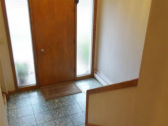 5th image of 705 4th St SE