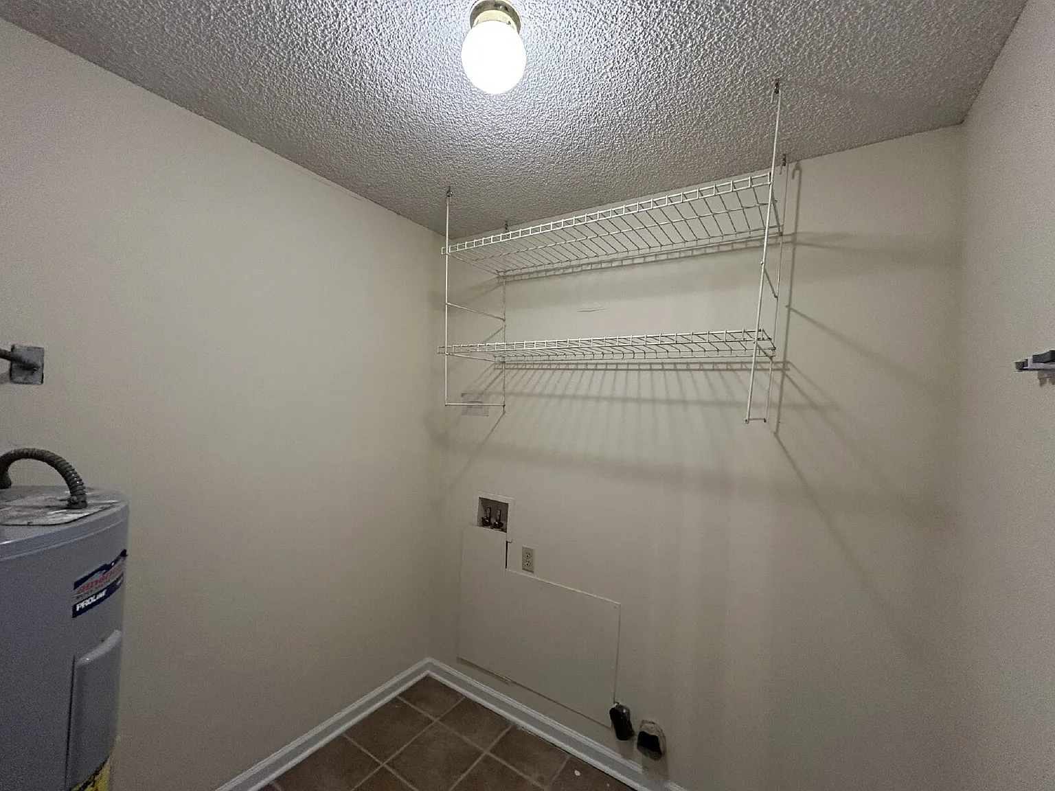 4 bed, 2.0 bath, 1445 sqft, $1,800 — Photo 4