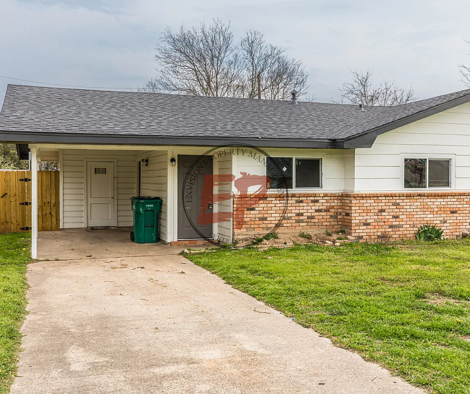 107 Shirley Drive - 1 — Photo 1