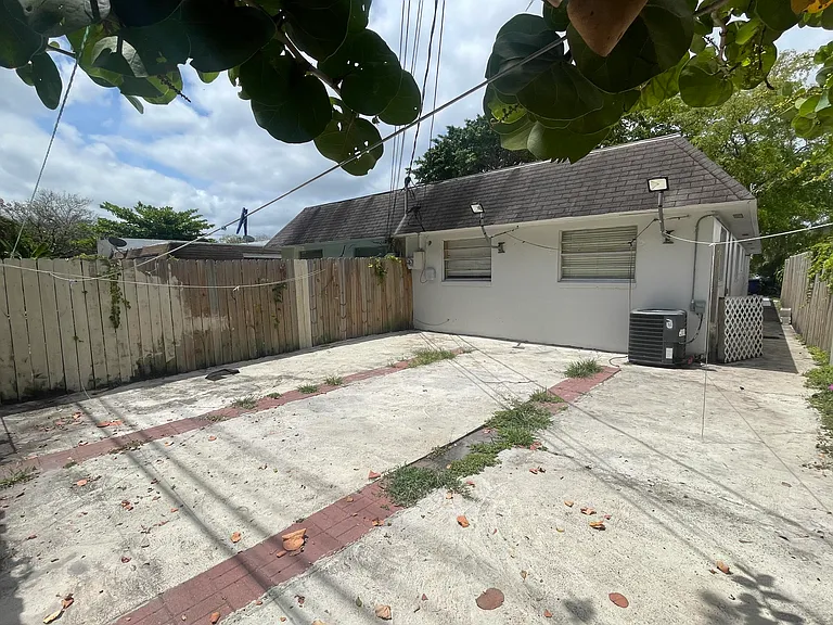 1316 NW 8th Ave #A — Photo 8