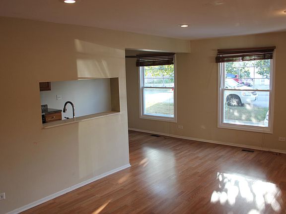 2nd image of 412 Somerset Ln