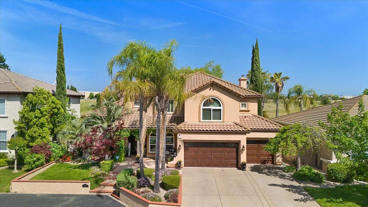 2062 Blackheath Ln photo 1