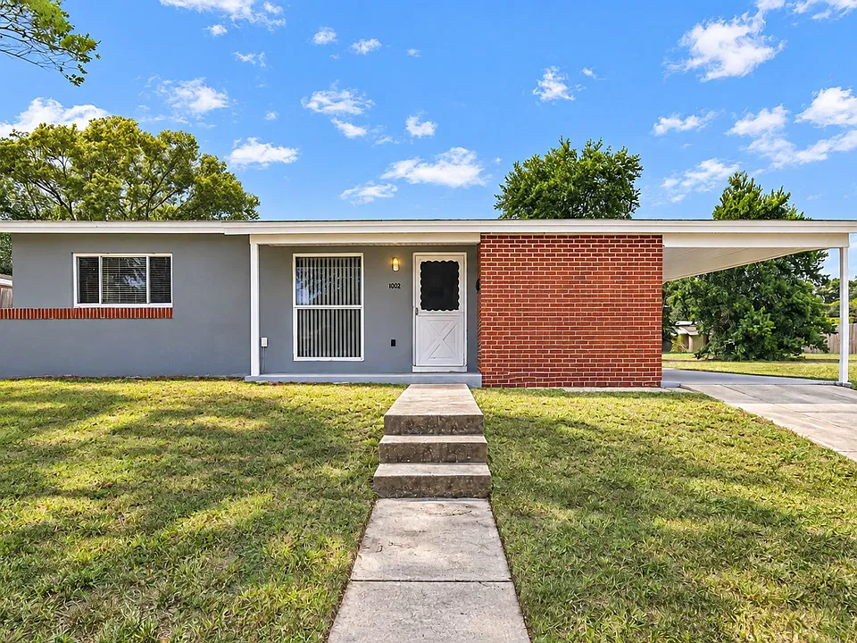 1002 Cobblestone Dr