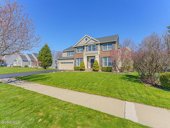 3rd image of 5 Magnolia Way