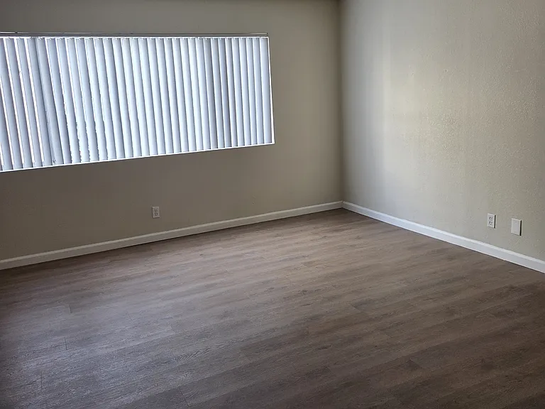 Evergreen Apartments — Photo 6