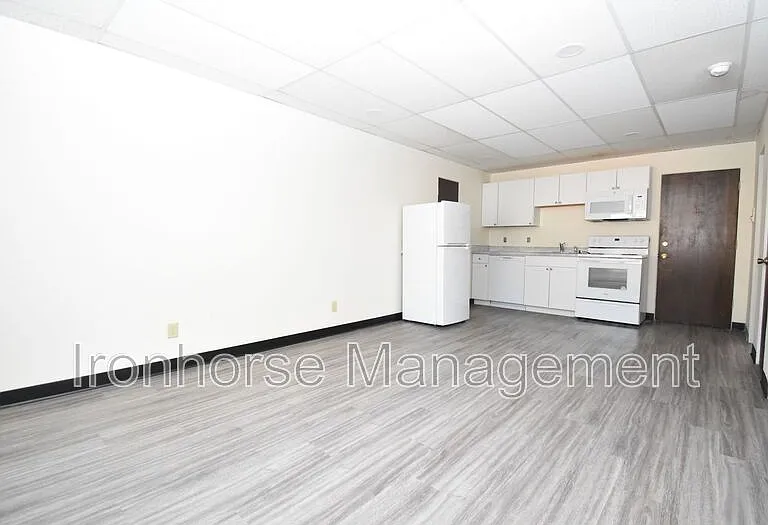 801 W Villard St #32 — Photo 4
