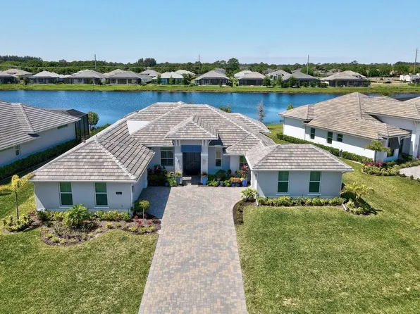 5594 Bent Pine Square, Vero Beach, FL 32967