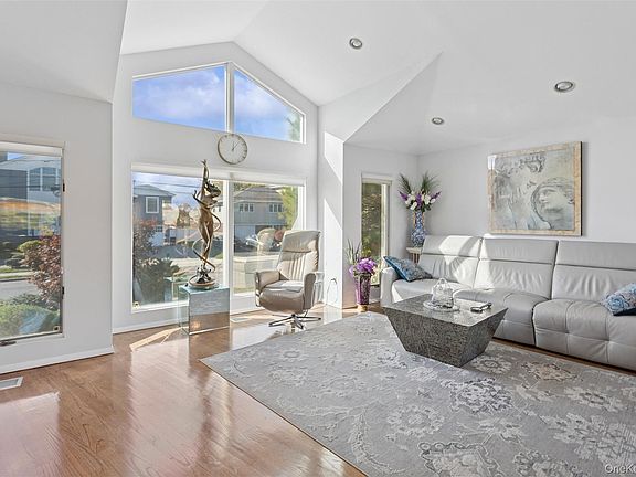 4th image of 2729 Shore Dr