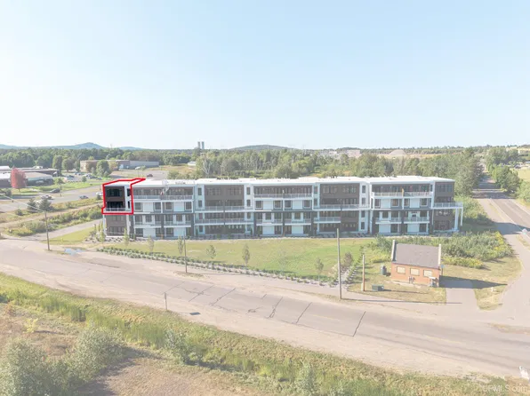 2401 N Lakeshore Unit 27, Marquette, MI 49855