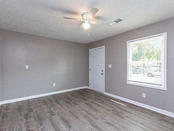 3rd image of 623 Cottonwood Dr