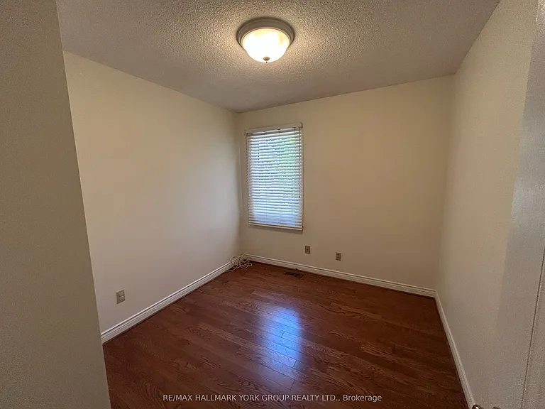 19 Stonehill Blvd — Photo 7