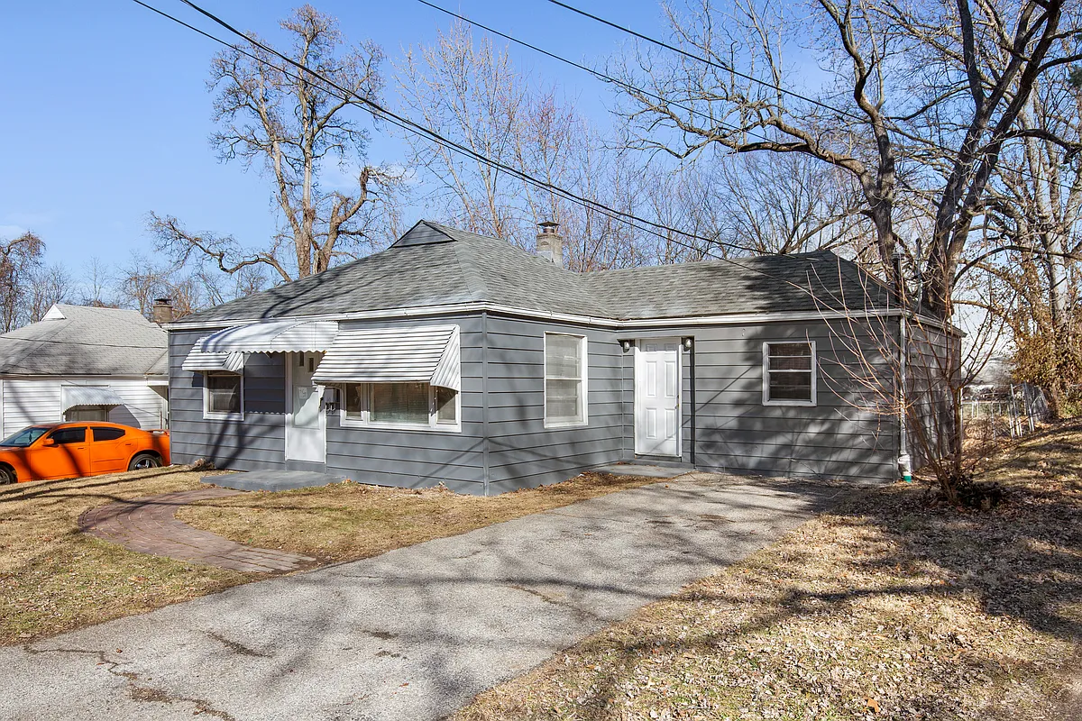 Front Home - 118 N Dade Ave