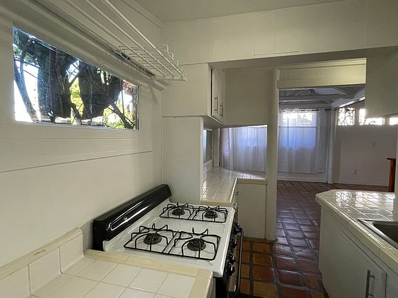 3rd image of 631 Ramona Ave #B