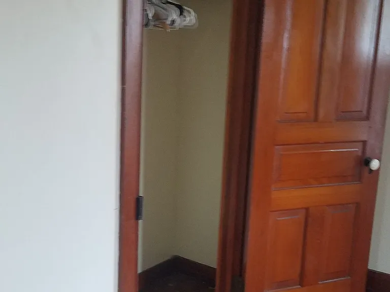 402 E King St — Photo 11